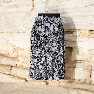 Black and White Knee-Length A-Line Skirt with Ruffles